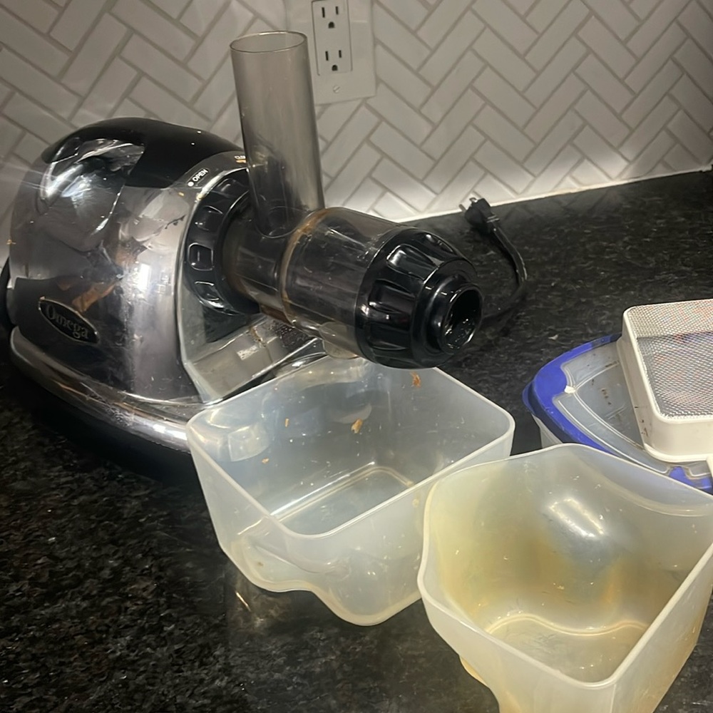 Omega juicer